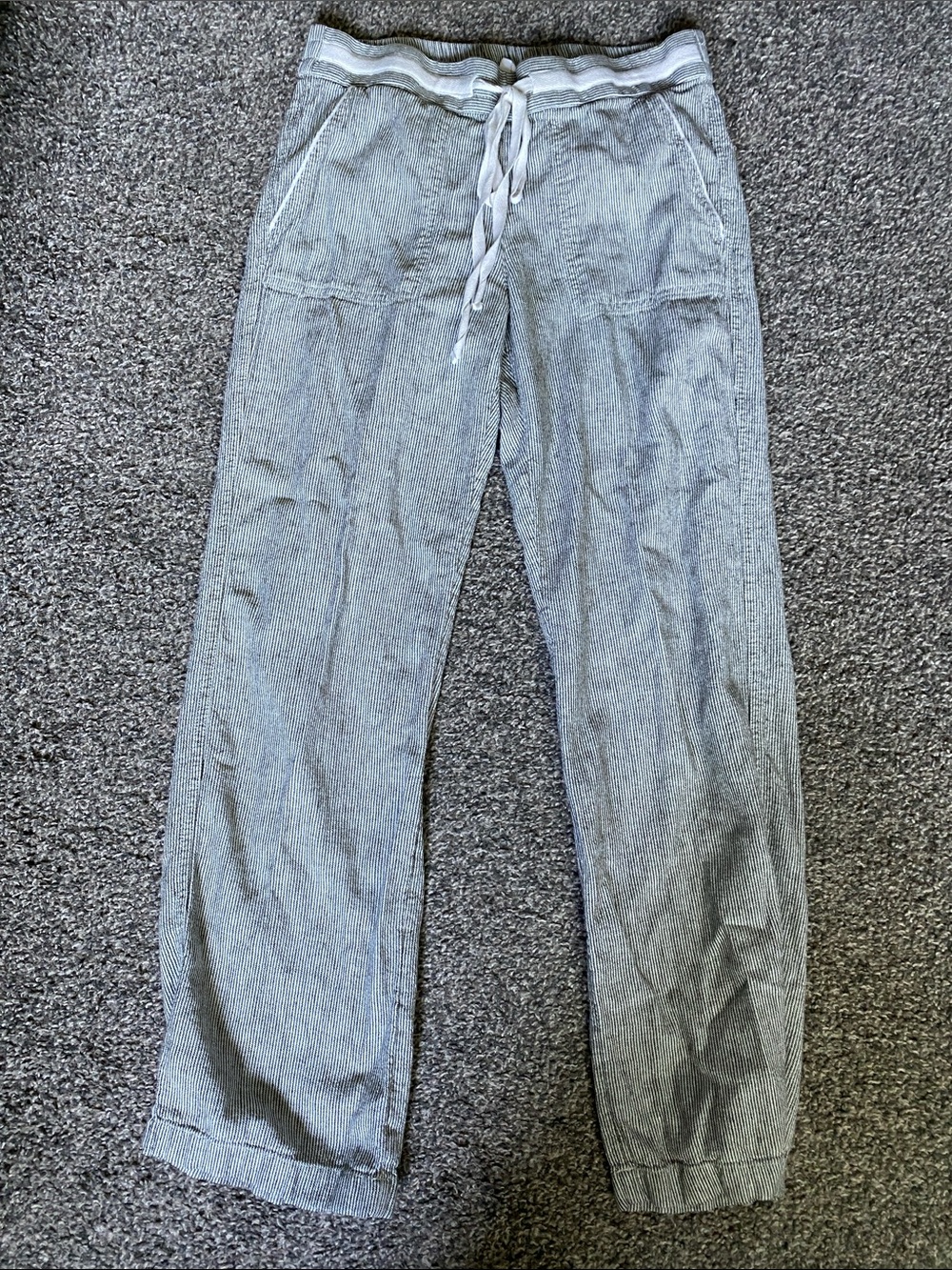 Caslon Women's Light Gray and White Linen Blend Pants